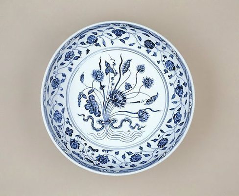 Dish with bouquet design 