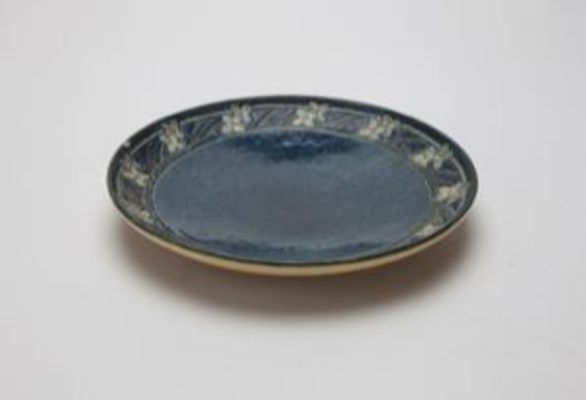 Saucer with Partridgeberry Design