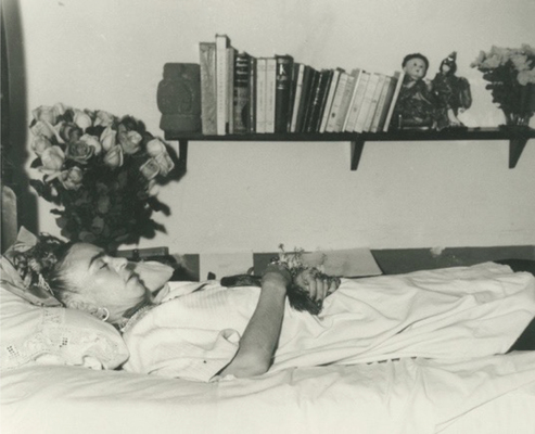 Frida Kahlo on her deathbed (La Casa Azul)