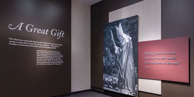 Stop 18: A Great Gift: Photograph of Pope giving a silent blessing