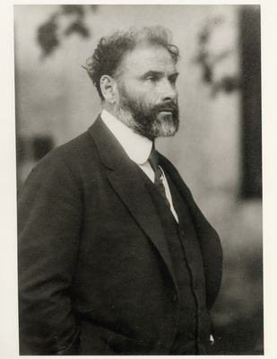 Gustav Klimt in front of his studio on the Feldmuhlgasse