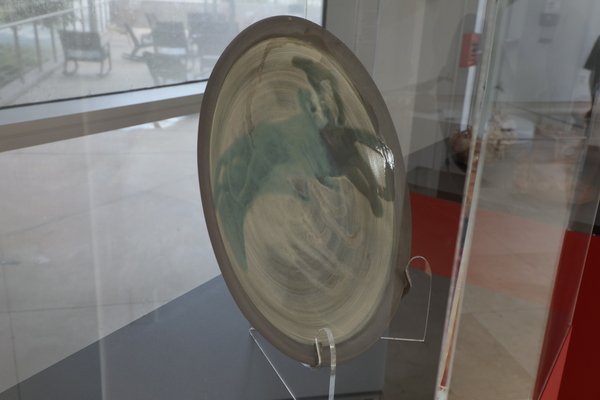 Mandarin Ash Glazed Flat Dish with Shrimp Pattern