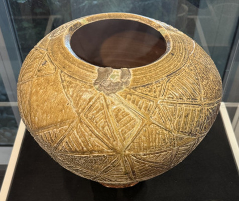 Unglazed Pot with Carved Lines and Seashell Pattern